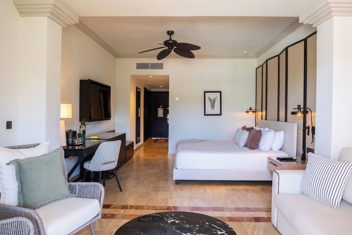 Room 34 of 272