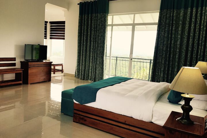Room 6 of 82