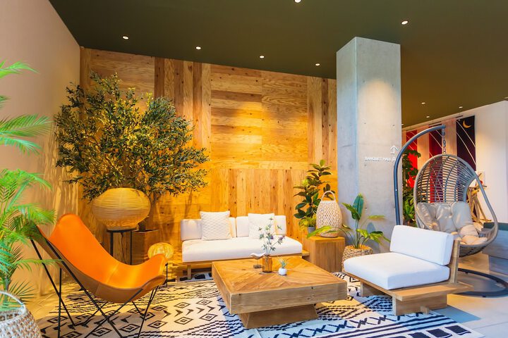 Lobby lounge
