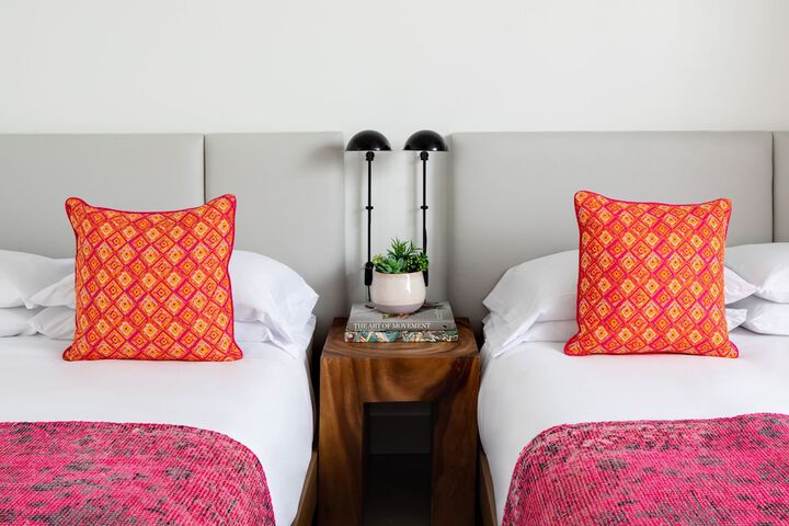 Micro Room Queen Bed (5 of 6)