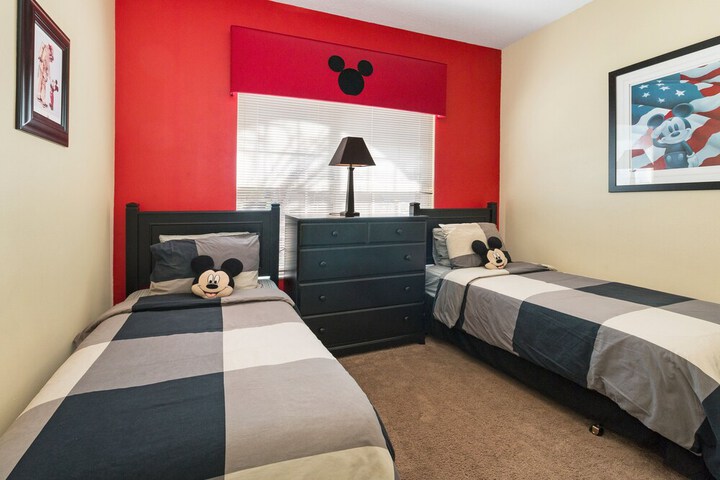 Room 8 of 32