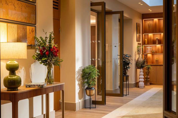 Entrance & Lobby