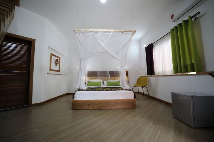 Room 5 of 205