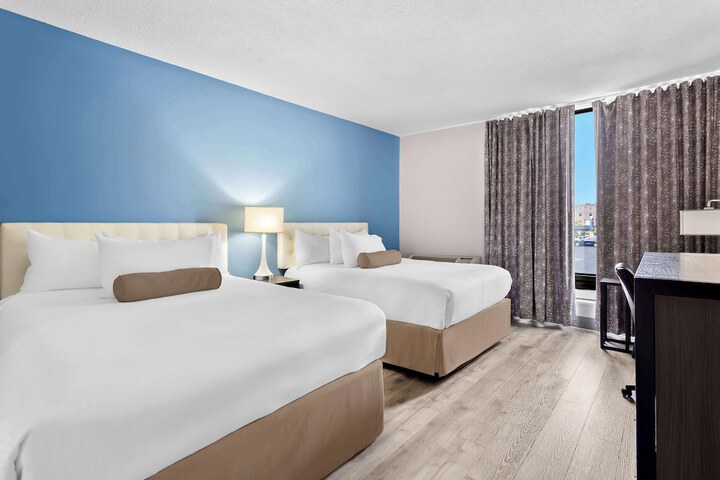 1 Queen Bed (4 of 21)