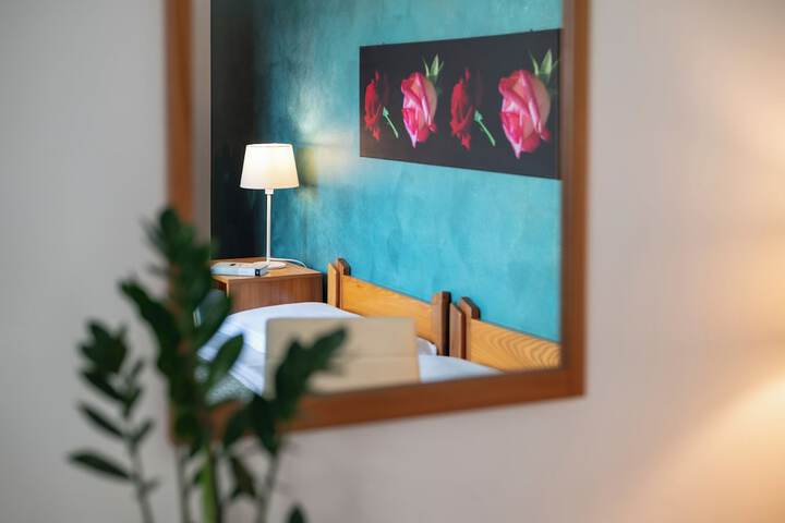 Room 27 of 78