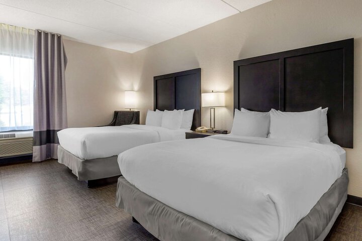 2 Queen Beds (15 of 23)