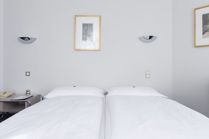 Room 6 of 70