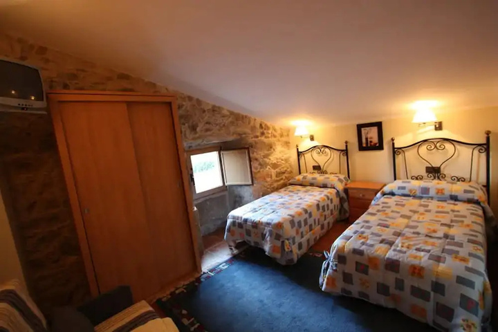 Room 4 of 13
