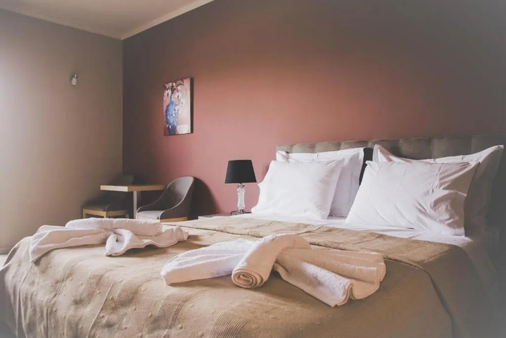 Room 2 of 11