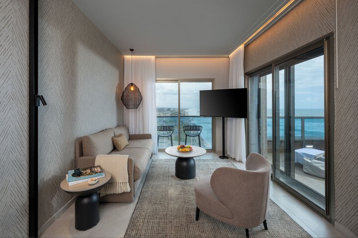 Room 42 of 104