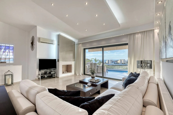 Room 2 of 18