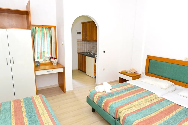 Room 5 of 18