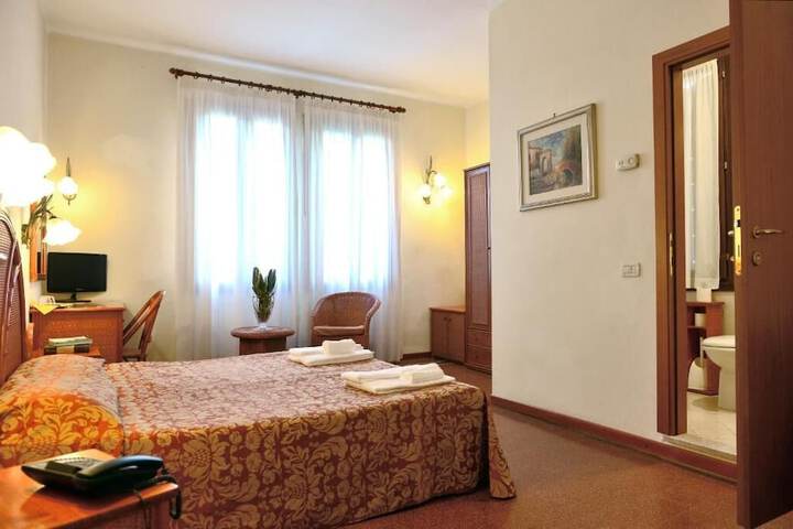 Room 17 of 30