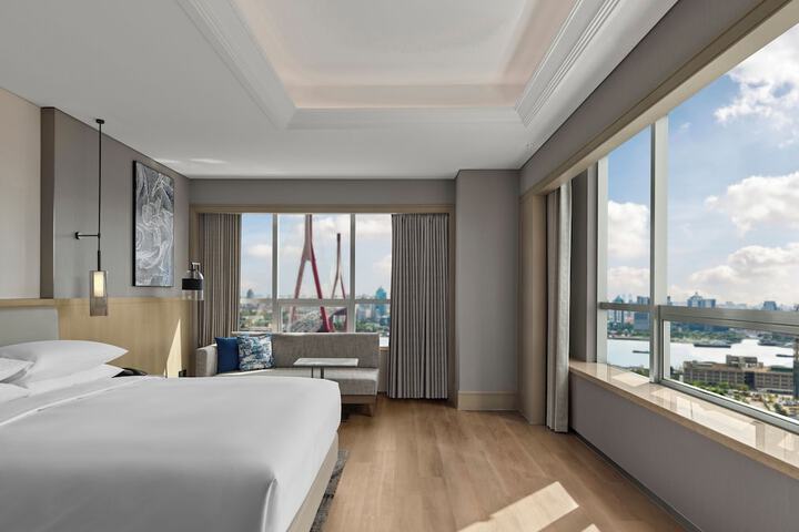 Room 19 of 52