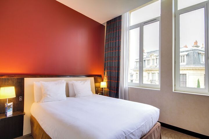 Room 2 of 83