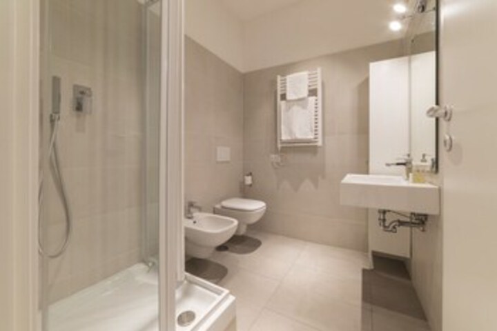 Room 2 of 37