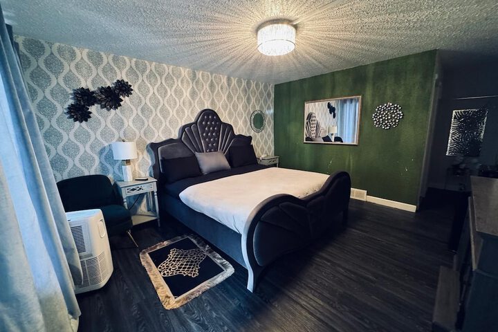 Room 42 of 77