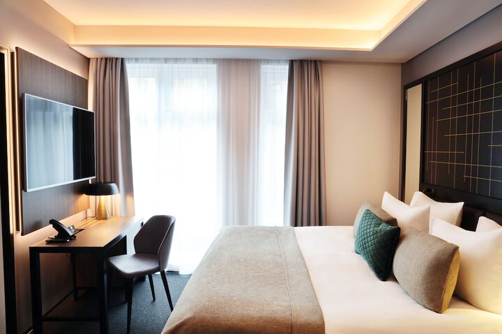 Room 10 of 97