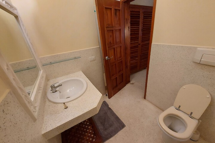 Room 15 of 32