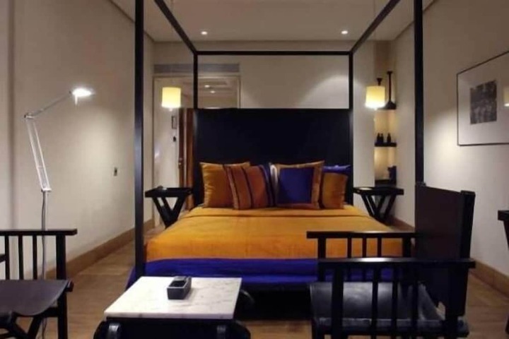 Room 16 of 60