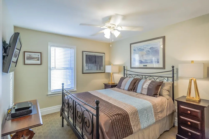 Room 4 of 16