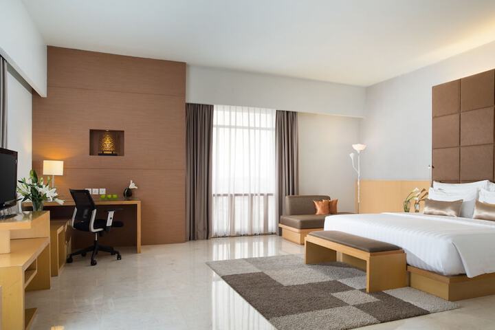 Room 6 of 32