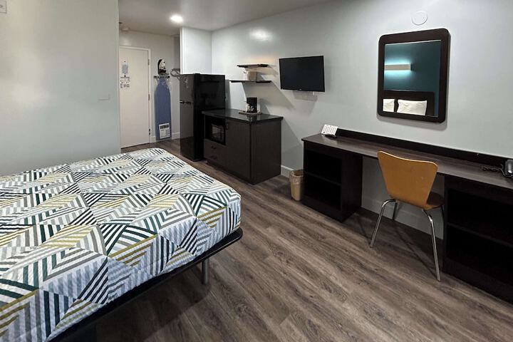 Room 6 of 23