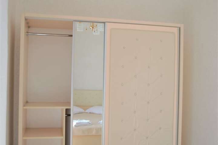 Room 18 of 66
