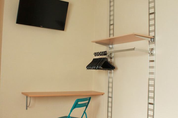 Room 20 of 28
