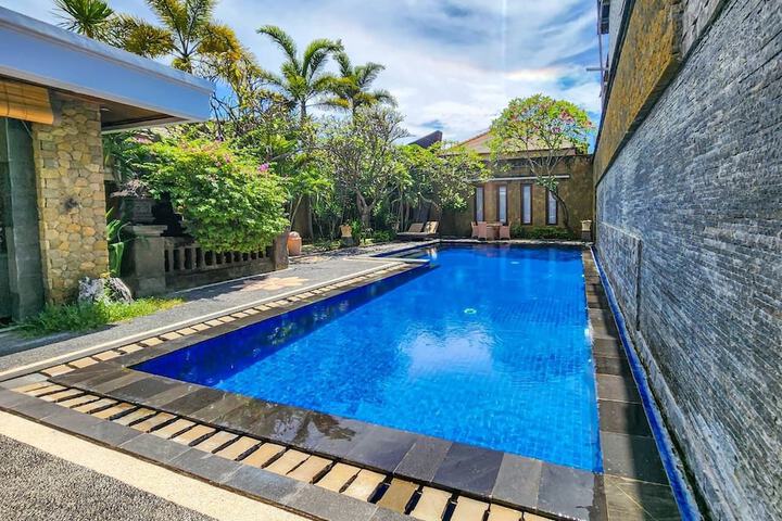 Hotel Pool