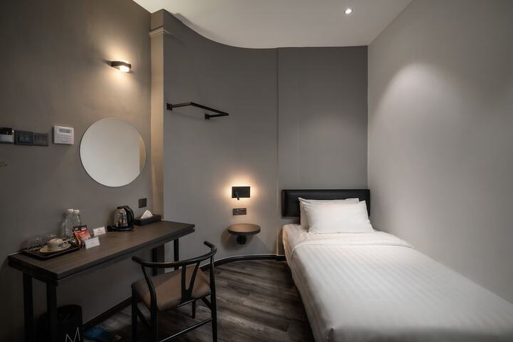 Room 8 of 45