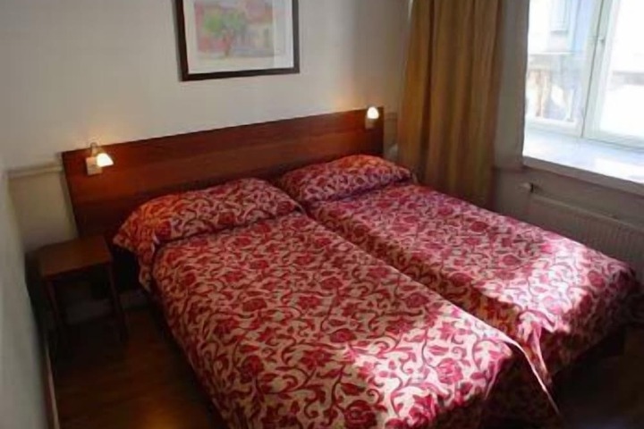 Room 41 of 77