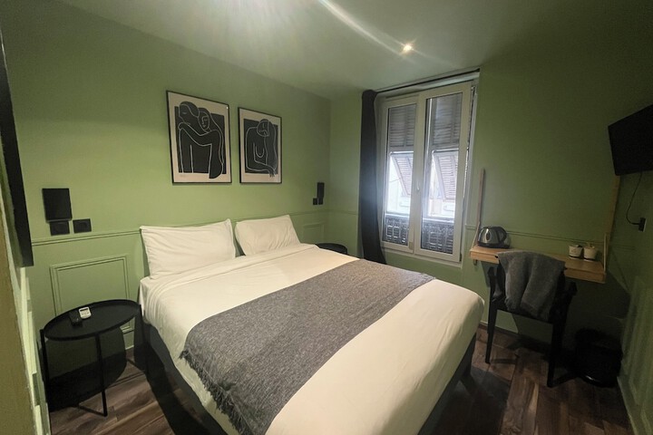 Room 6 of 76
