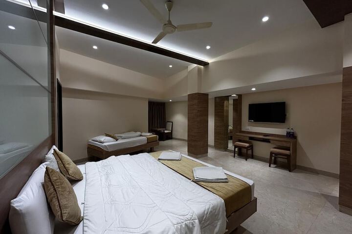The Paradise Hotel - Luxury Stay