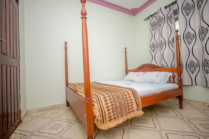 Room 7 of 33