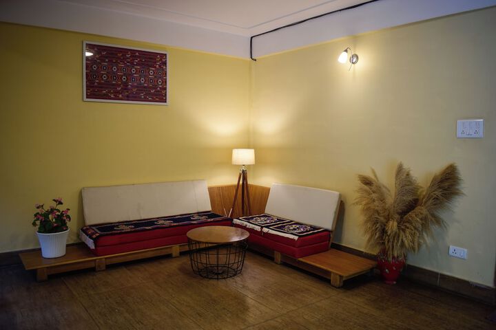 Room 11 of 18