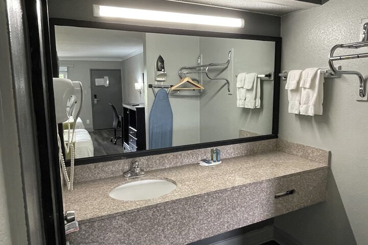 Bathroom sink