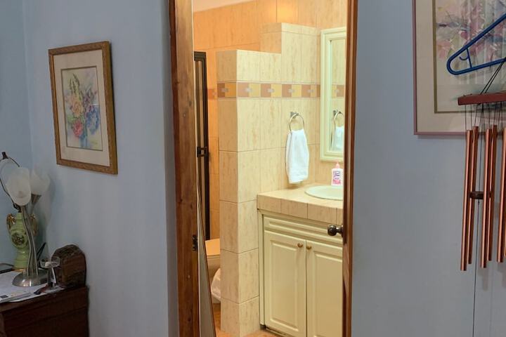 Room 7 of 9