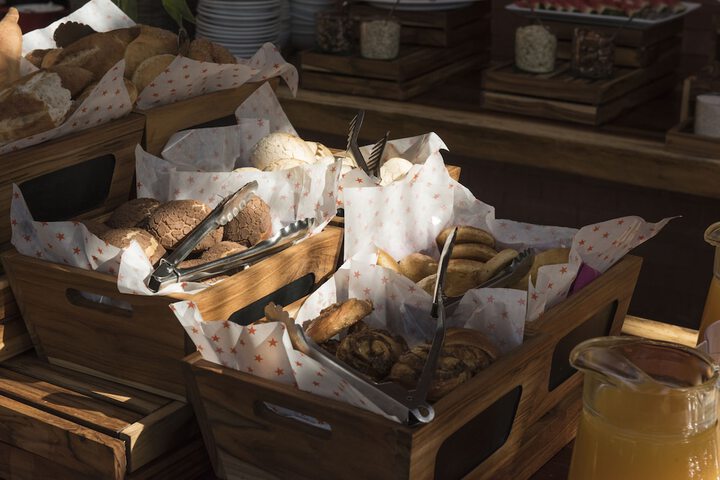 Breakfast/Coffee Service 98 of 131
