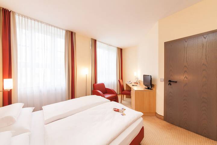 Room 8 of 71