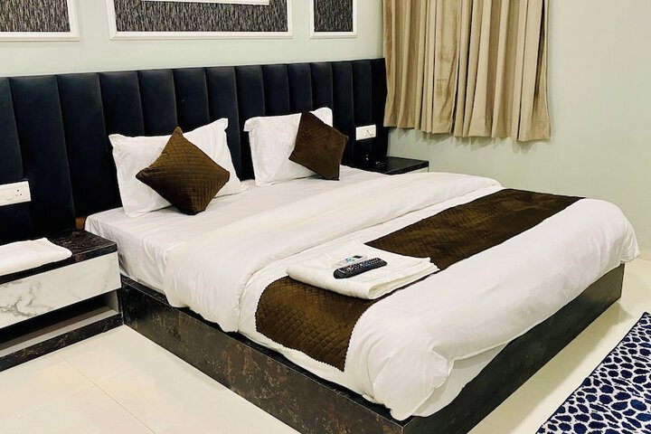 Room 4 of 40