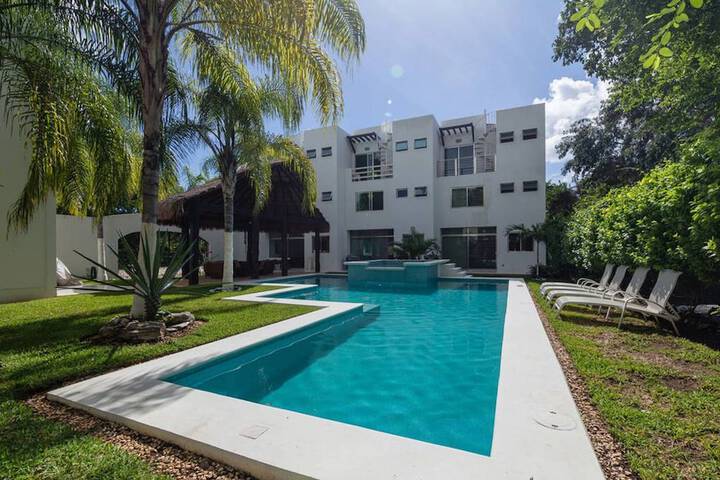 Pool Hotel