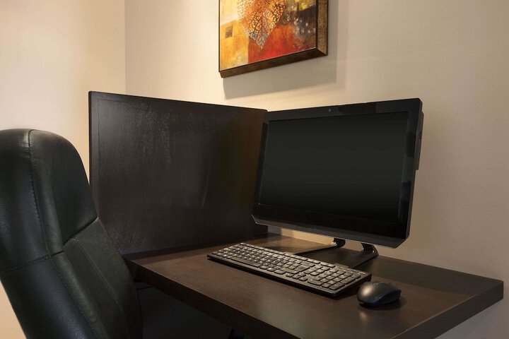 Business Center 15 of 17