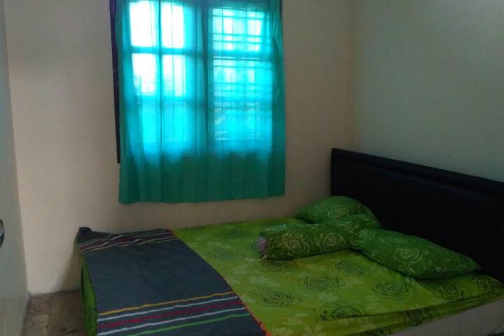 Room 4 of 6