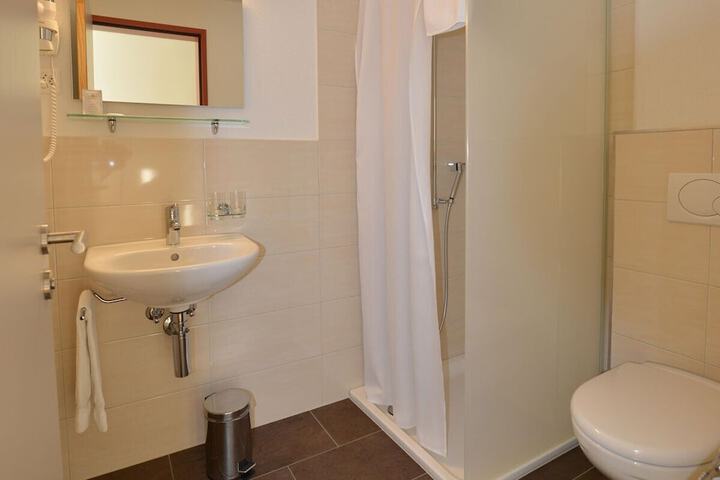 Room 6 of 7