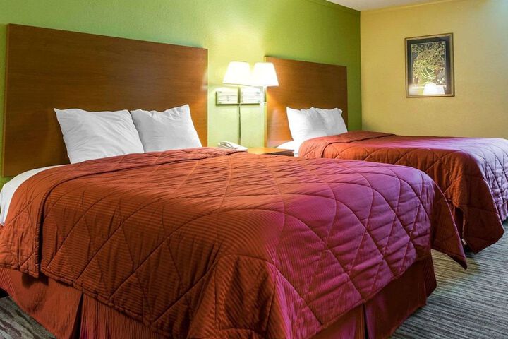 2 Queen Beds (5 of 13)