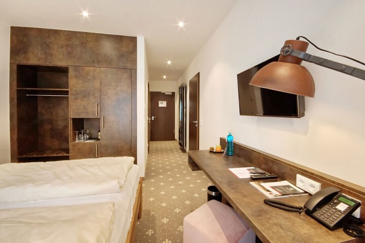 Room 3 of 42