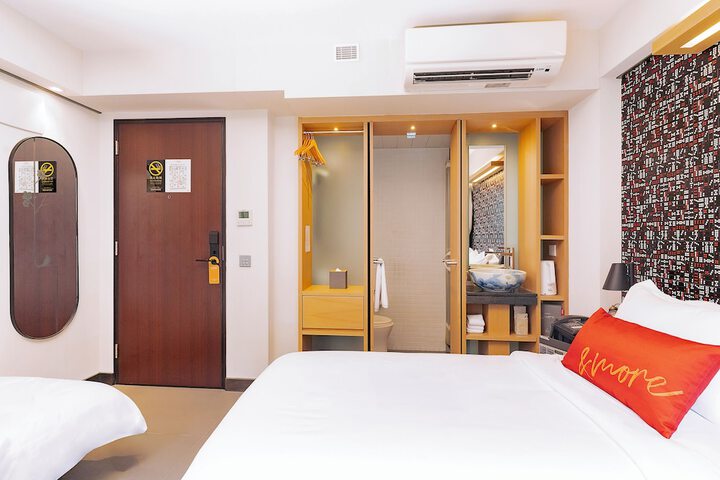Room 17 of 30