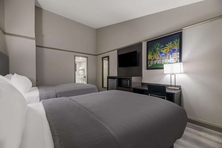 2 Double Beds (7 of 9)
