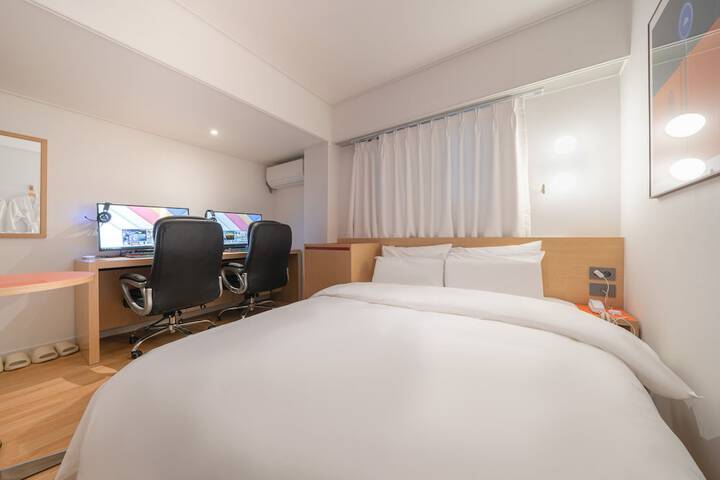 Room 37 of 100